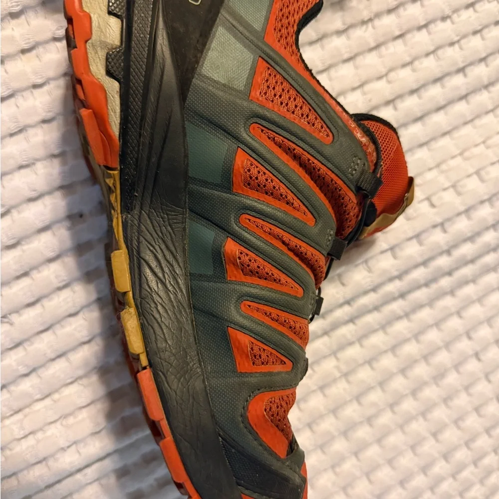 Salomon Men’s Orange and Black Trail Running Shoes